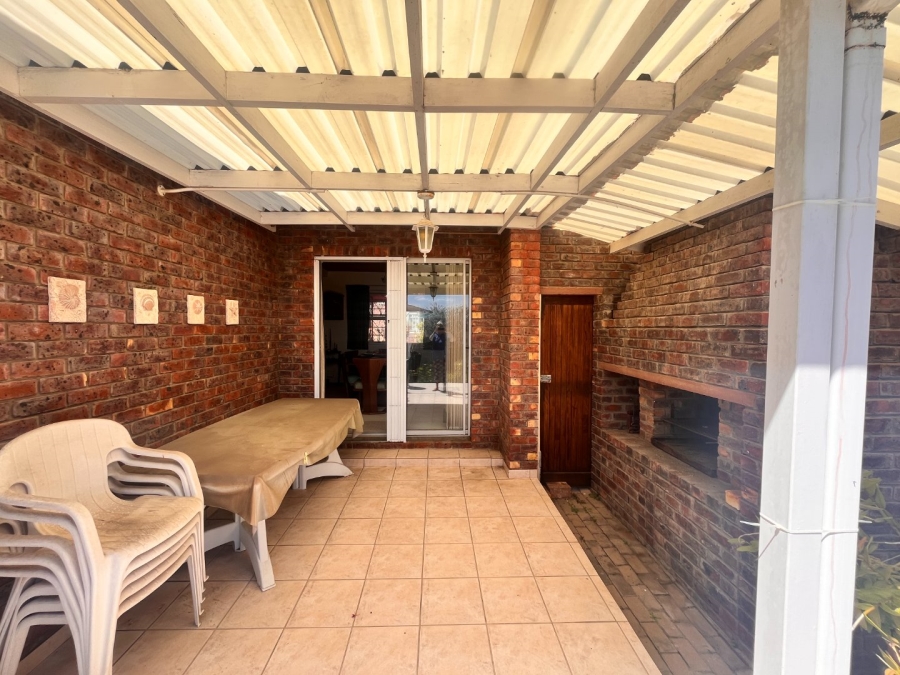 3 Bedroom Property for Sale in Wavecrest Eastern Cape